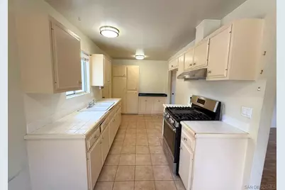  3671 Campus Dr, Oceanside, CA 92056 - Photo 9