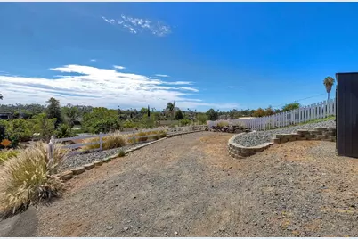  129 Avalon Dr, Vista, CA 92084 - Photo 29