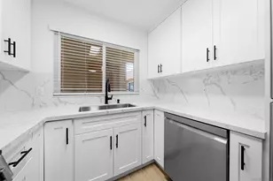 1030 Robinson Ave, San Diego, CA 92103 - Photo 3