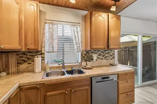10657 Prince Carlos Ln, Santee, CA 92071 - Photo 11