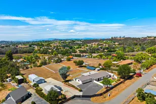 30810 Saddleback Ln, Valley Center, CA 92082 - Photo 3