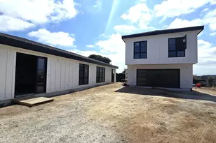 227 Hill Dr, Vista, CA 92083 - Photo 3