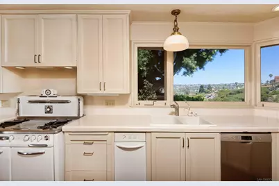  7755 Ludington Place, La Jolla, CA 92037 - Photo 9