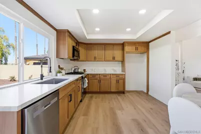  561 E J Street, Chula Vista, CA 91910 - Photo 9
