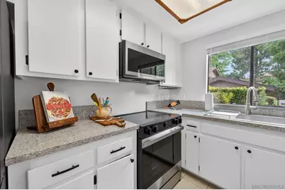  8356 Via Sonoma #D, La Jolla, CA 92037 - Photo 11