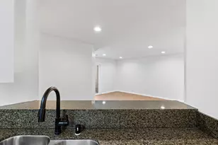 7565 Charmant Dr, San Diego, CA 92122 - Photo 7