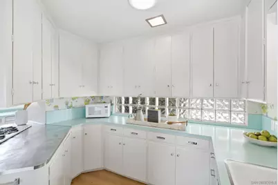  7865 Roseland Drive, La Jolla, CA 92037 - Photo 17