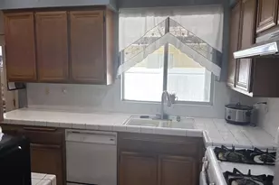 27593 Marian Rd, Temecula, CA 92591 - Photo 9