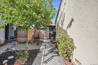 8858 Capcano Rd, San Diego, CA 92126 - Photo 5