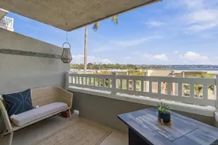 4015 Crown Point Dr, San Diego, CA 92109 - Photo 9