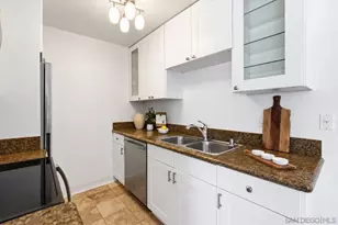 4015 Crown Point Dr, San Diego, CA 92109 - Photo 9