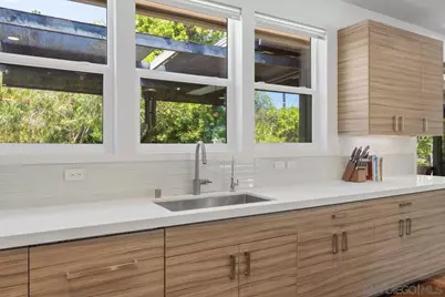  1180 Devonshire Dr, Encinitas, CA 92024 - Photo 9