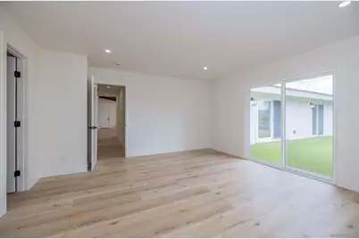  807 Poinsettia Ave, Vista, CA 92081 - Photo 25