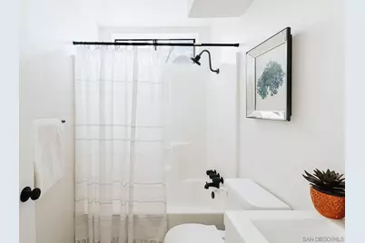  4652 Don Lorenzo Dr #A, Los Angeles, CA 90008 - Photo 7