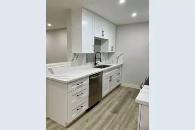  9929 Erma Rd #102, San Diego, CA 92131 - Photo 9