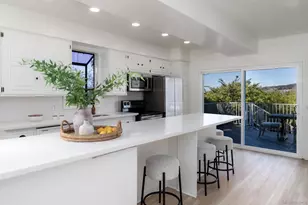 7850 Roseland Dr, La Jolla, CA 92037 - Photo 13