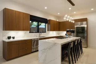 8751 Glenwick Ln, La Jolla, CA 92037 - Photo 17