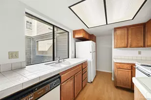 9260 Towne Centre Dr, San Diego, CA 92121 - Photo 11