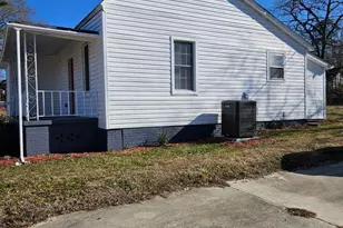 215 Washington St, Clinton, SC 29325 - Photo 9