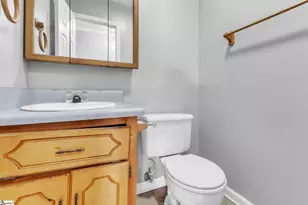 1405 Chestnut St, Laurens, SC 29360 - Photo 9