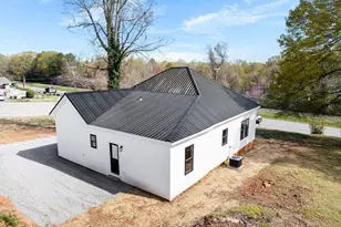 202 S Howard St, Landrum, SC 29356 - Photo 37