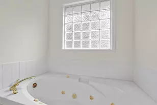 208 W Durham St, Landrum, SC 29356 - Photo 17