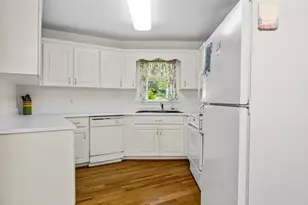 208 W Durham St, Landrum, SC 29356 - Photo 9