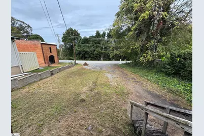 146 N Trade Avenue, Landrum, SC 29356 - Photo 11