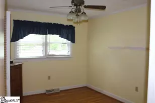 208 Skyland Dr, Clinton, SC 29325 - Photo 9