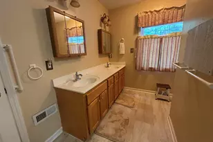 693 Grandwood Blvd, Gray Court, SC 29645 - Photo 19