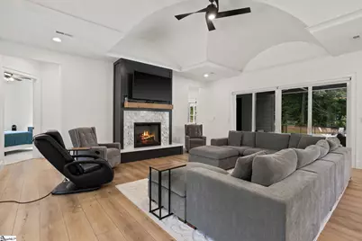 421 Lynn Road, Taylors, SC 29687 - Photo 5