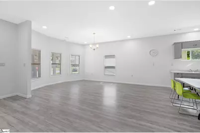 904 W Hampton Street, Laurens, SC 29360 - Photo 9