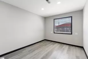 327 W Main St, Clinton, SC 29325 - Photo 17