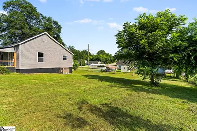 303 Beauregard Street, Clinton, SC 29325 - Photo 1