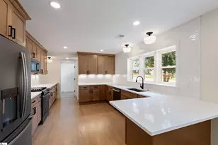 101 Lancaster Ln, Greenville, SC 29605 - Photo 7