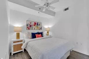 100 E Washington St, Greenville, SC 29601 - Photo 9