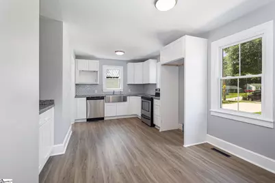 121 E Decatur Street, Greenville, SC 29617 - Photo 9