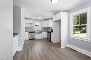 121 E Decatur St, Greenville, SC 29617 - Photo 9