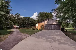 303 Robinall Dr, Easley, SC 29642 - Photo 9