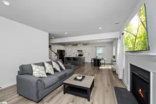 200 Hollythorpe Ln, Fountain Inn, SC 29644 - Photo 9