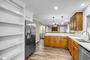 303 Woodbluff Rd, Laurens, SC 29360 - Photo 9