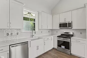 125 Cottage Ln, Greenwood, SC 29649 - Photo 9