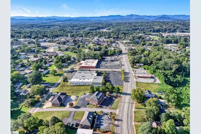 220 Hampton Avenue, Pickens, SC 29671 - Photo 15