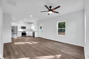 1129 Old Spartanburg Hwy, Wellford, SC 29385 - Photo 5