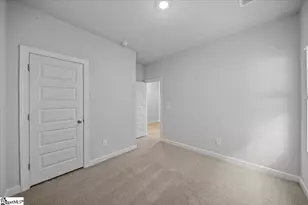 560 Cozy Blf Rd, Spartanburg, SC 29301 - Photo 5