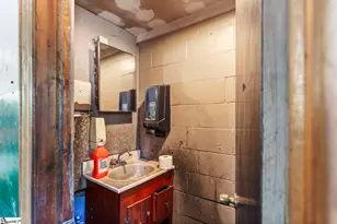 301 Washington Ave, Easley, SC 29640 - Photo 15