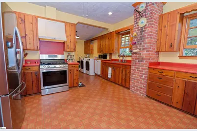 700 N Trade Avenue, Landrum, SC 29356 - Photo 17