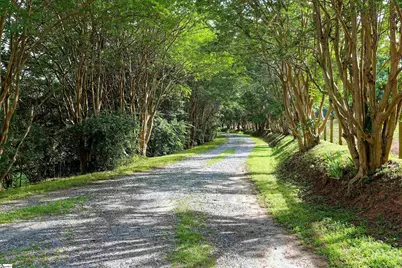 700 N Trade Avenue, Landrum, SC 29356 - Photo 5