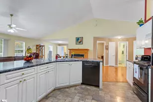 122 Confederate Ln, Greer, SC 29651 - Photo 9