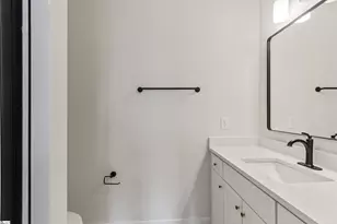 9 Hawthorne Ln, Greenville, SC 29605 - Photo 17